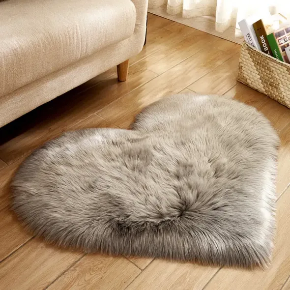 1pc Heart Shaped Area Rug, Plush Faux-Fur Carpet For Living Room & Bedroom, Home Decor 19.6in23.6in50cm60cm